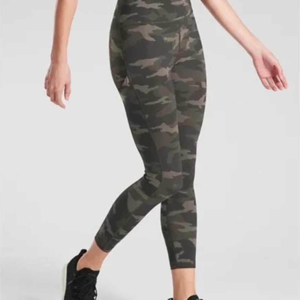 Athleta Ultimate Camo 7/8 Tight - Green